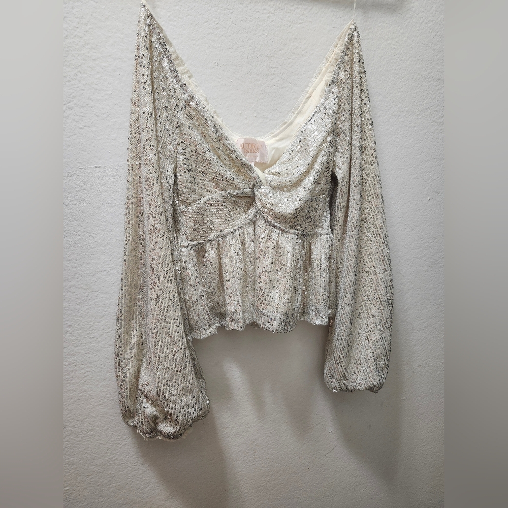 Audrey‎ Parks Francesca's Ivory w/sliver sequins and ballon sleeves w/tool trim